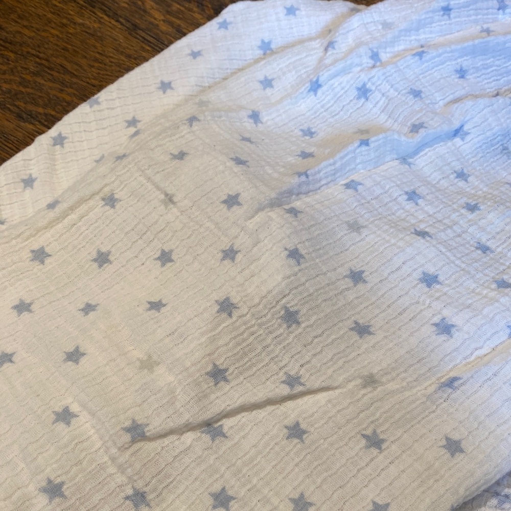 Aden + Anais muslin fitted crib sheet, white with Blue Stars